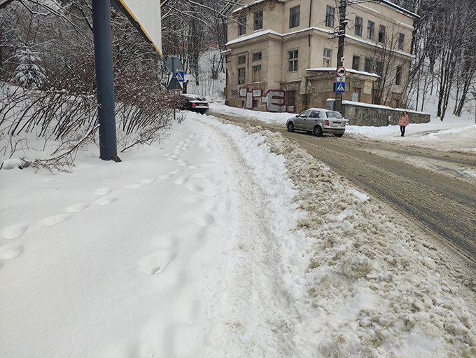 Снігопади в Україні: як обласні центри справляються зі сніговим циклоном